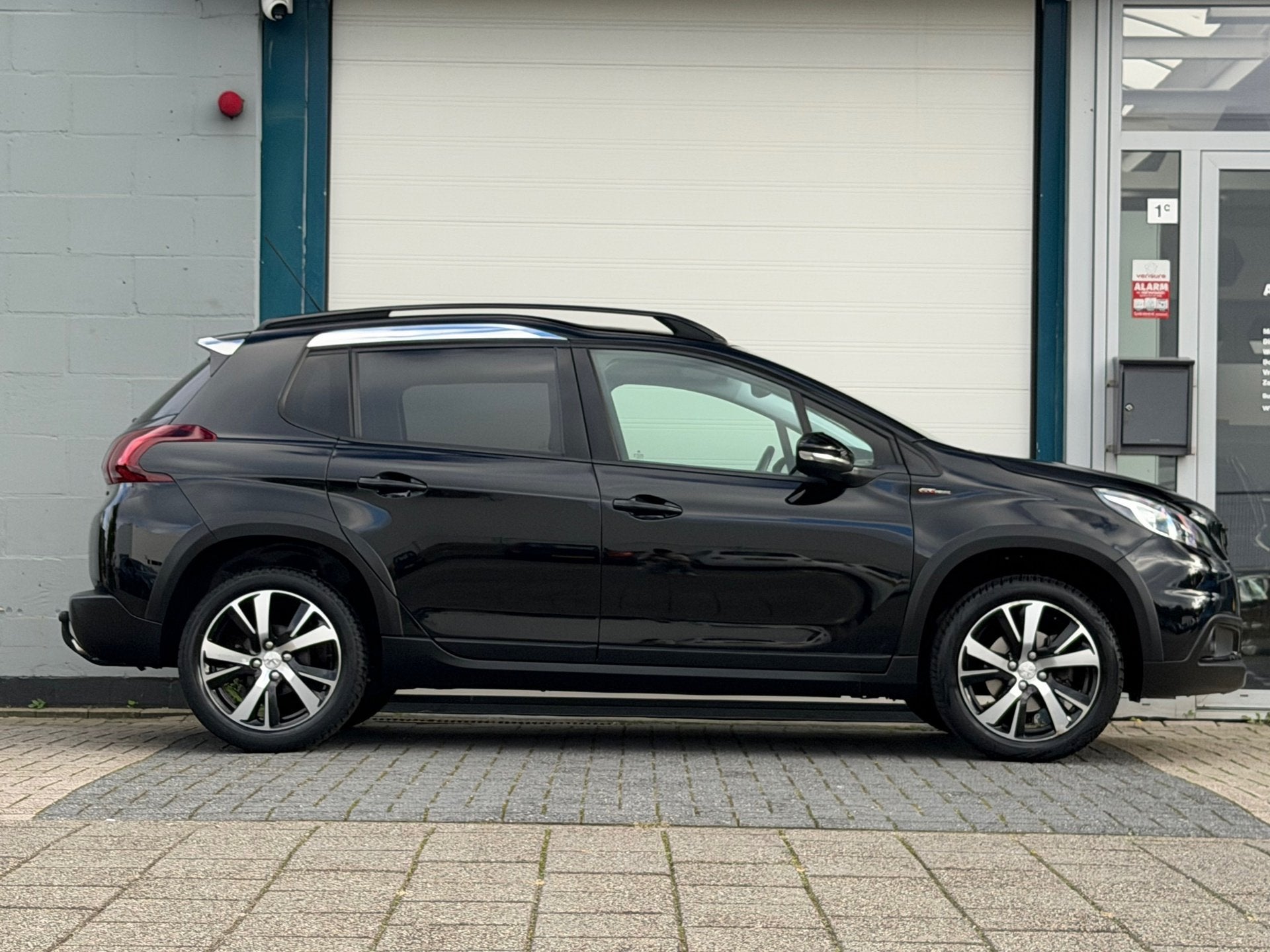 Peugeot 2008 1.2 PureTech GT-line Navi Camera, Auto's, Voorwielaandrijving, Dealer onderhouden, Euro 6, Origineel Nederlands