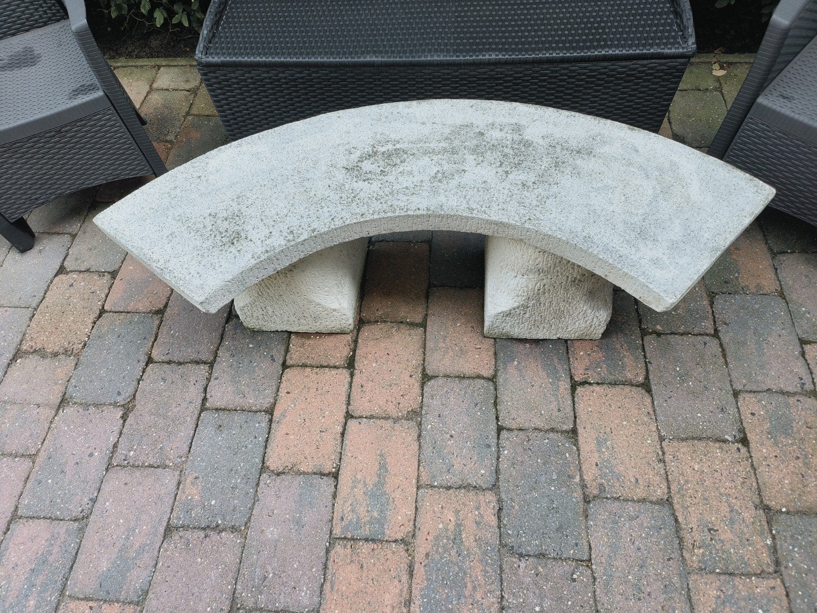 Gebogen tuinbank van steen, Tuin en Terras, Tuinbanken, Ophalen, Gebruikt, Overige materialen
