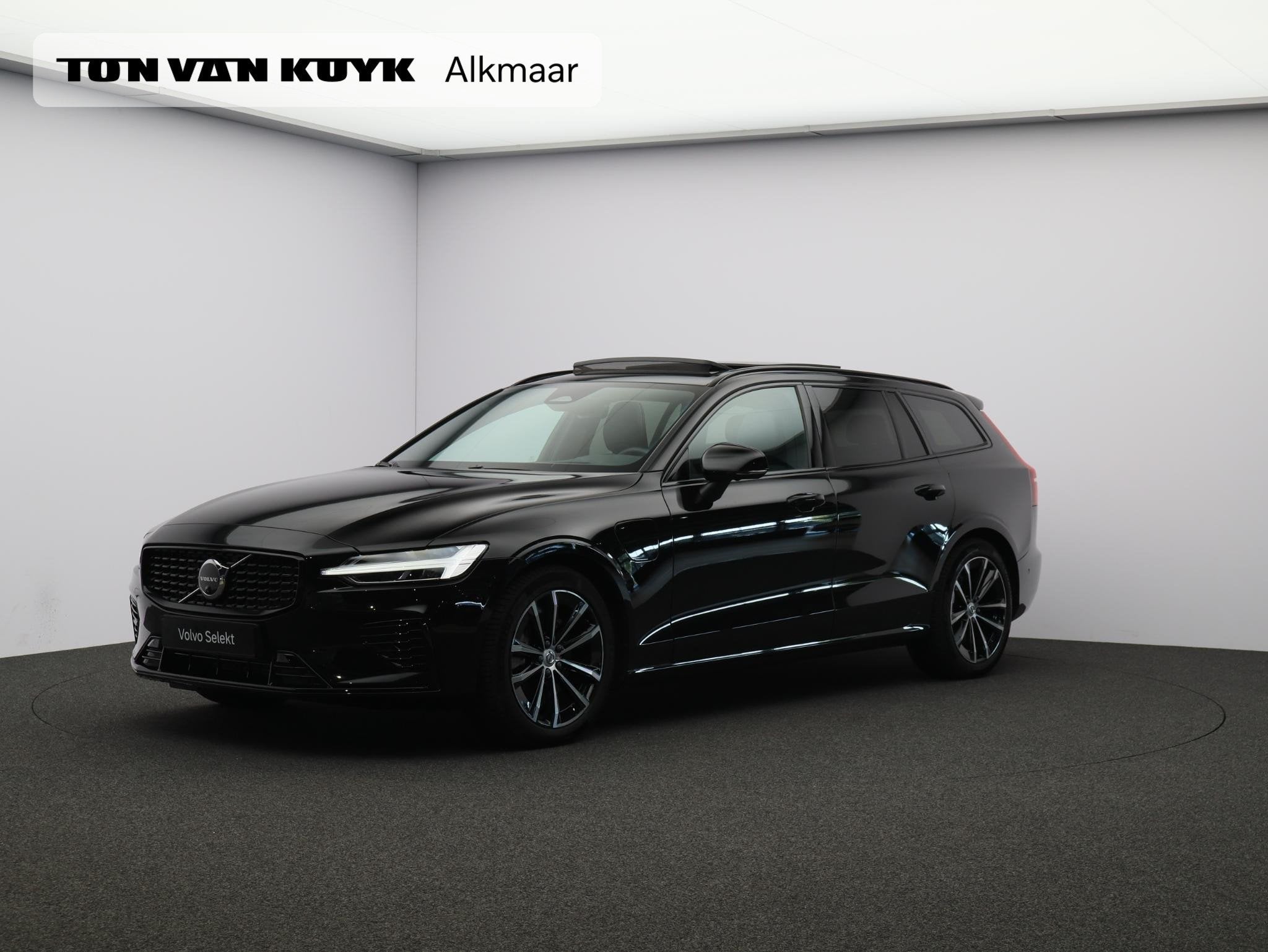 Volvo V60 2.0 T8 Plug-in hybrid AWD Plus Dark Trekhaak / Sto, Auto's, Automaat, Gebruikt, 4 cilinders, 180 min