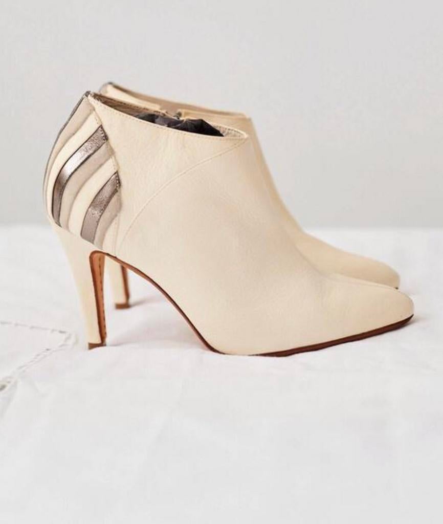 Ted Baker pittig enkellaarsje creme/naturel hak 8 cm maat 37, Kleding | Dames, Overige kleuren, Verzenden, Lage of Enkellaarzen