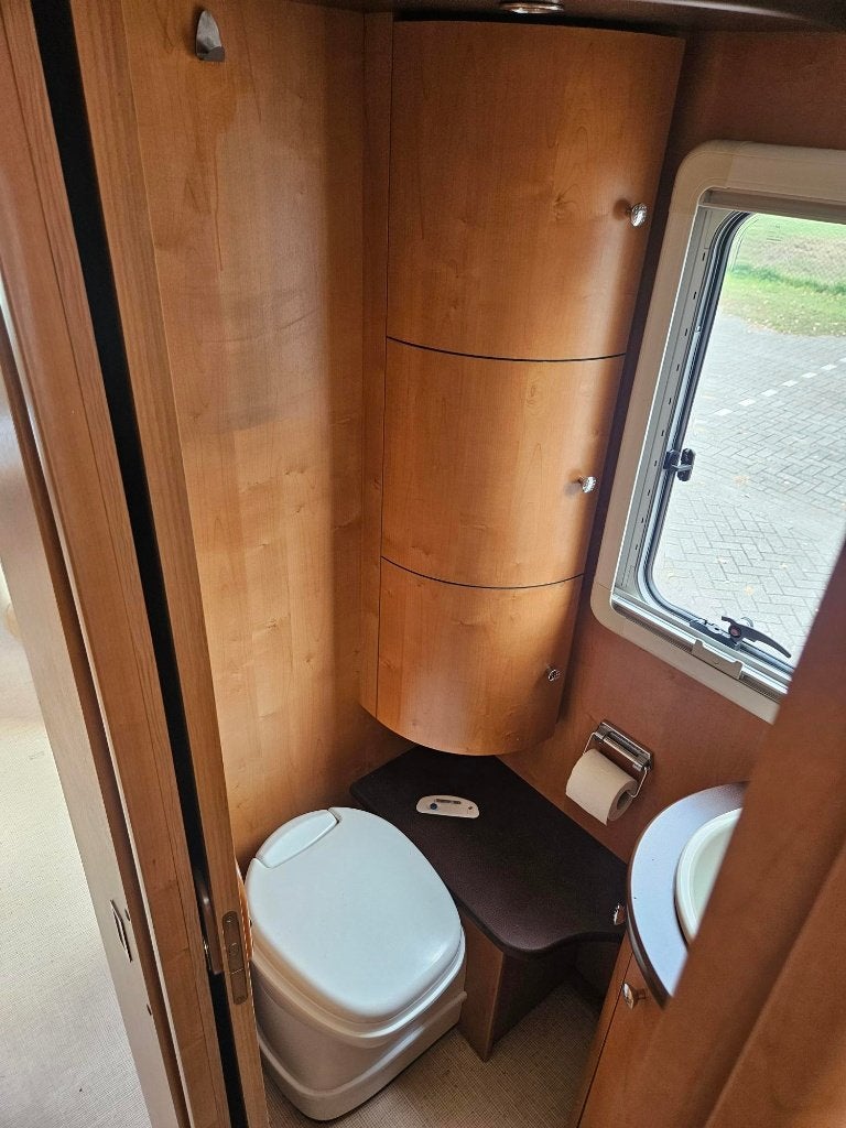 Foto 15 van Prachtige rapido 997 Mercedes automaat alle opties 2x airco.