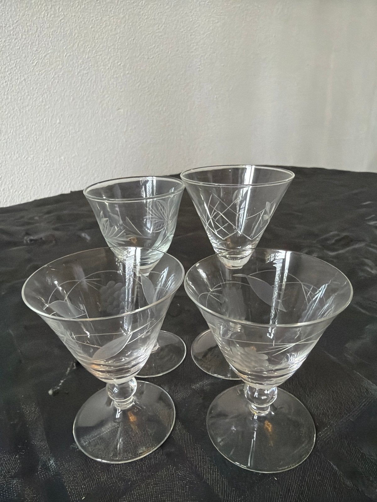 Set van 4 vintage gegraveerde glazen, Antiek en Kunst, Antiek | Glas en Kristal, Ophalen