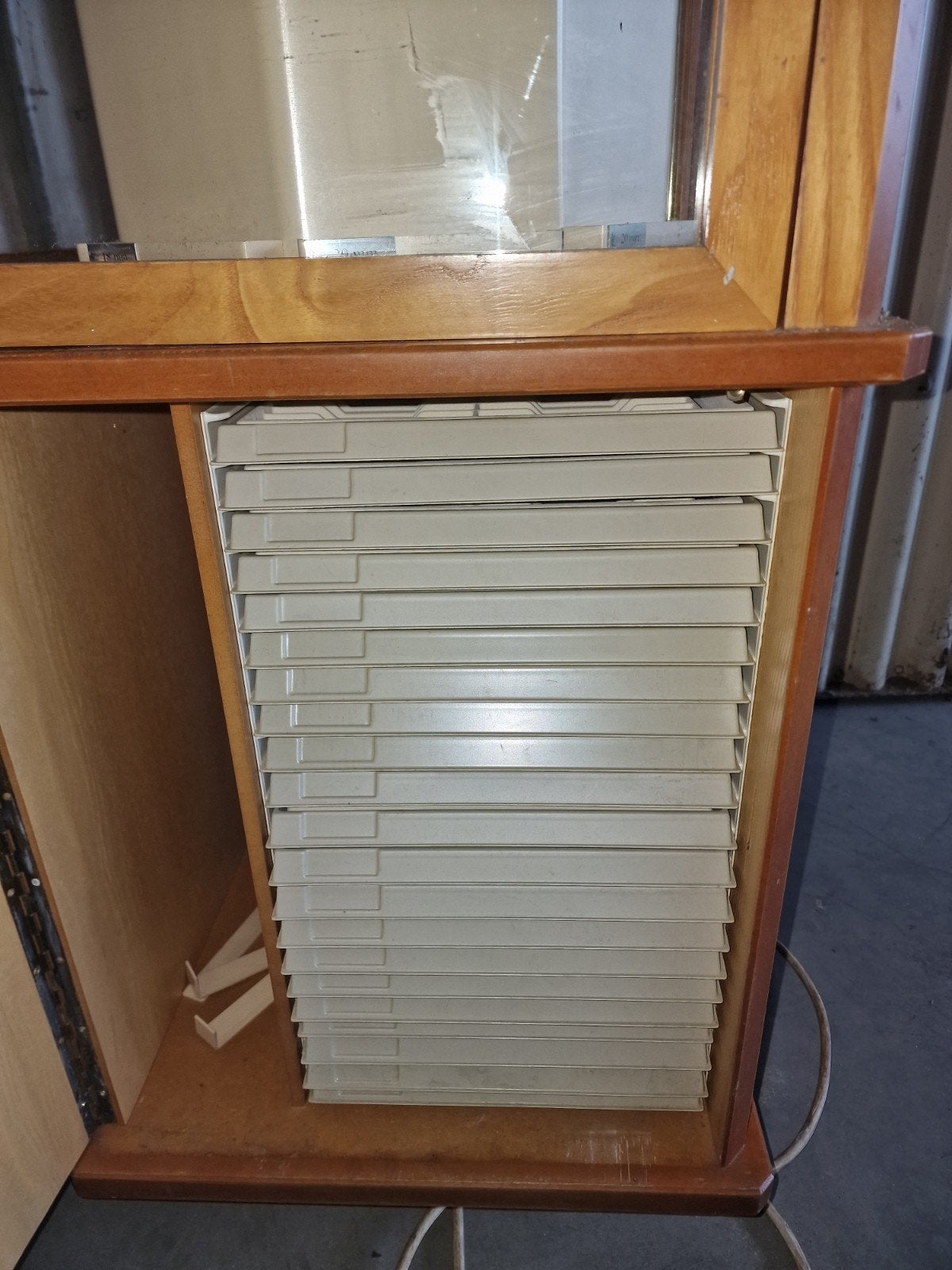 horloge  vitrine  met licht en draaiplateau, Ophalen, Minder dan 50 cm, 150 tot 200 cm, 25 tot 50 cm