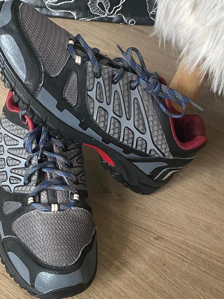 ZGAN HN 45, Ophalen of Verzenden, Zo goed als nieuw, Grijs, Sneakers of Gympen