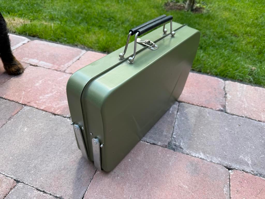 Gusto Draagbare BBQ - Compact en Handig voor Onderweg, Sieraden, Tassen en Uiterlijk, Hard kunststof, Minder dan 50 cm, Ophalen of Verzenden