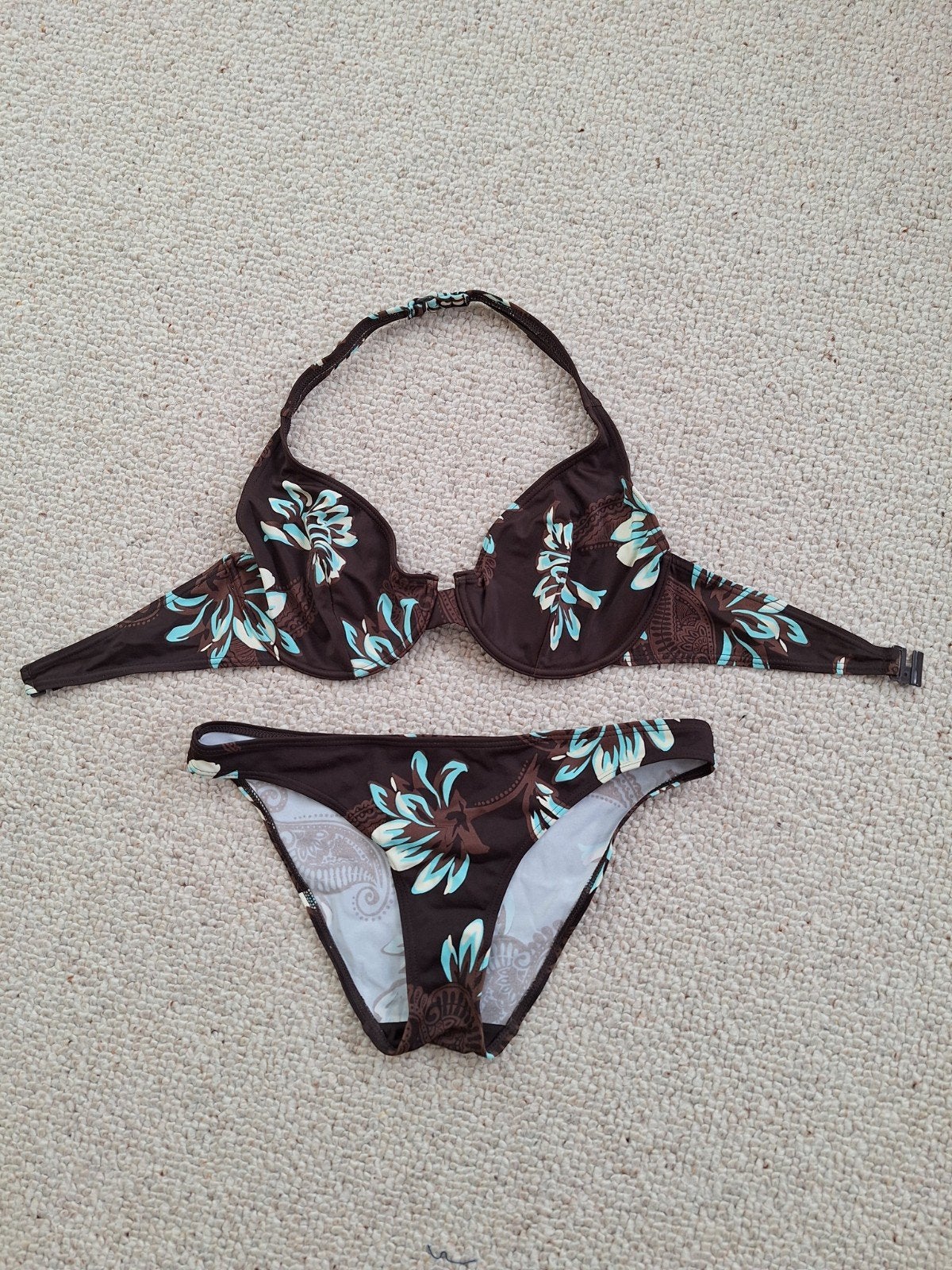 Bruine bikini met bloemenprint maat M, Kleding | Dames, Ophalen of Verzenden, Zo goed als nieuw, Bruin, Bikini