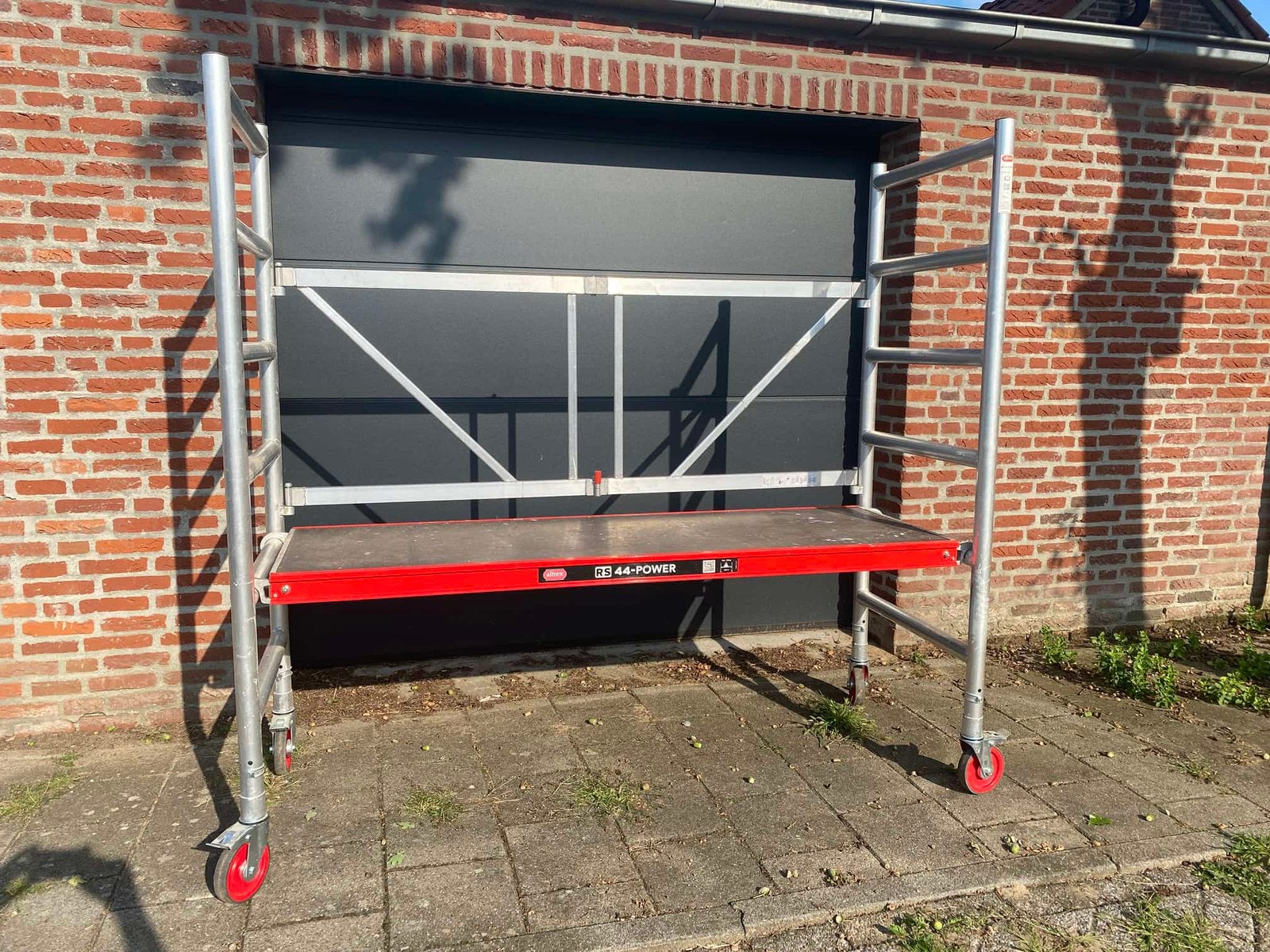 Te huur Altrex RS44 Power kamer rolsteiger, Doe-het-zelf en Verbouw, Steigers, Ophalen, Gebruikt, Rolsteiger of Kamersteiger, 2 tot 5 meter