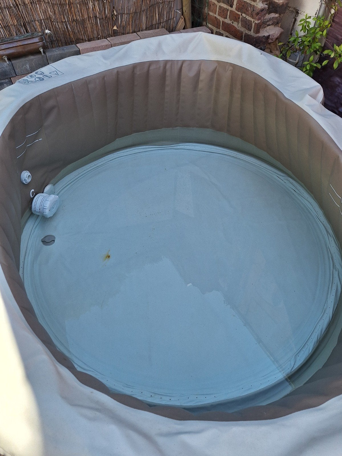 Intex Jacuzzi met defecte pomp, voor de handige klusser, Ophalen