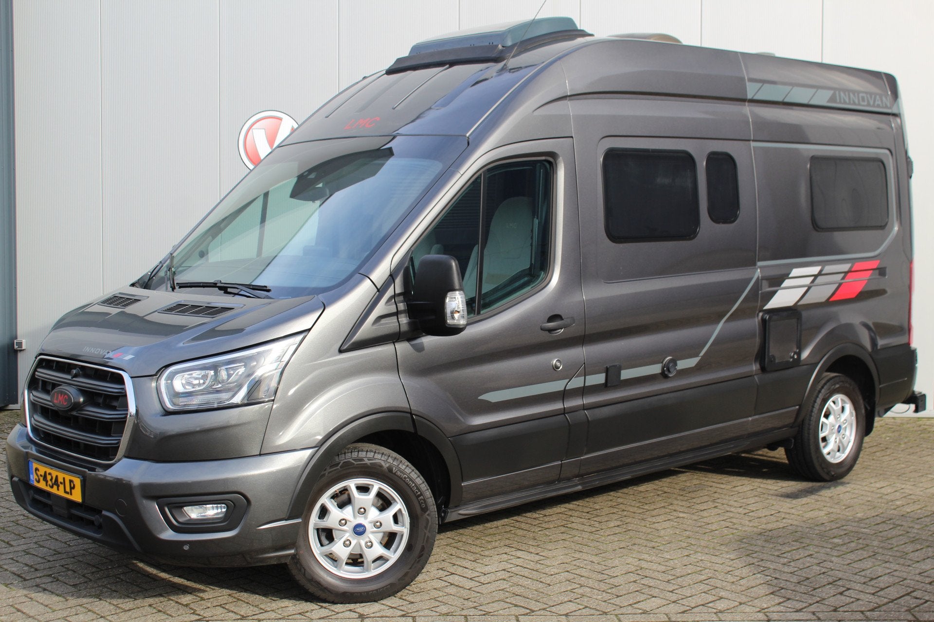 LMC C590 'Innovan' Buscamper. Geweldig mooie LMC buscamper !, D.koonstra@vanderhorstautogroep.nl, Buscamper of Camperbus, Alexander Cohenwei 1
8914BG  LEEUWARDEN, NL