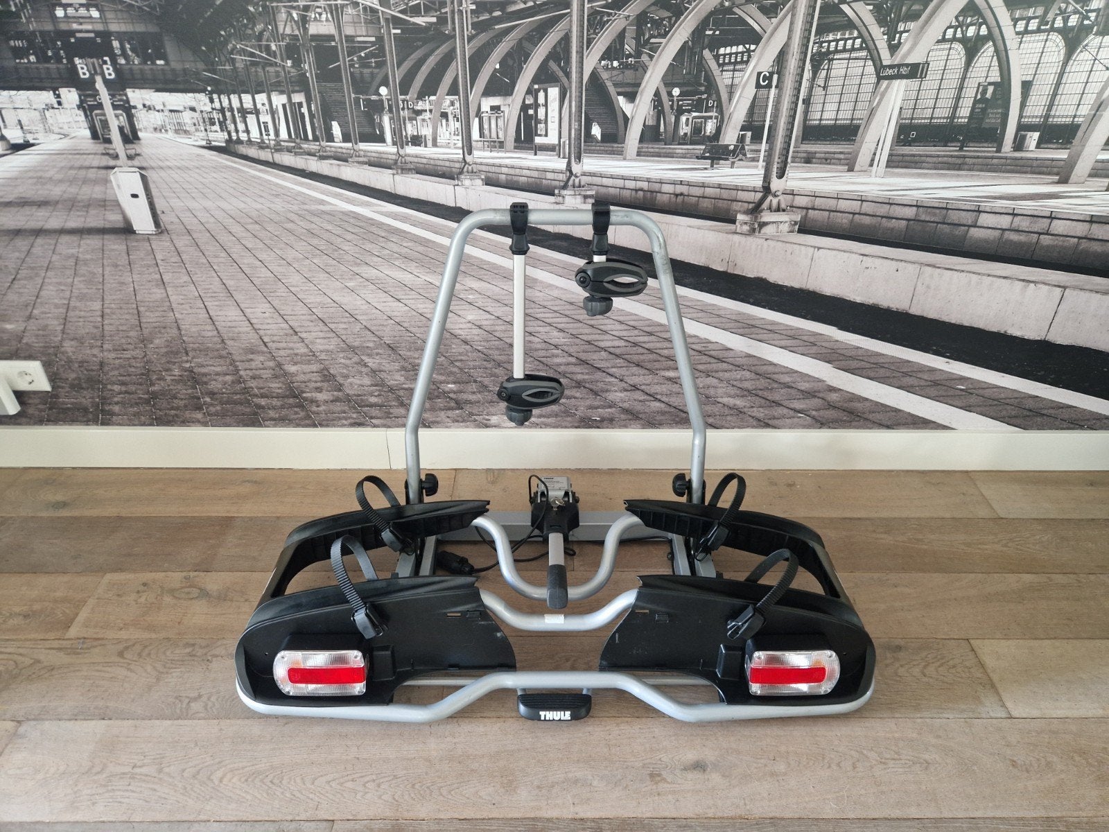Thule EuroPower Kantelbare Fietsendrager voor 2 E-Bikes, Ophalen, Elektrische fiets, Zo goed als nieuw, 2 fietsen