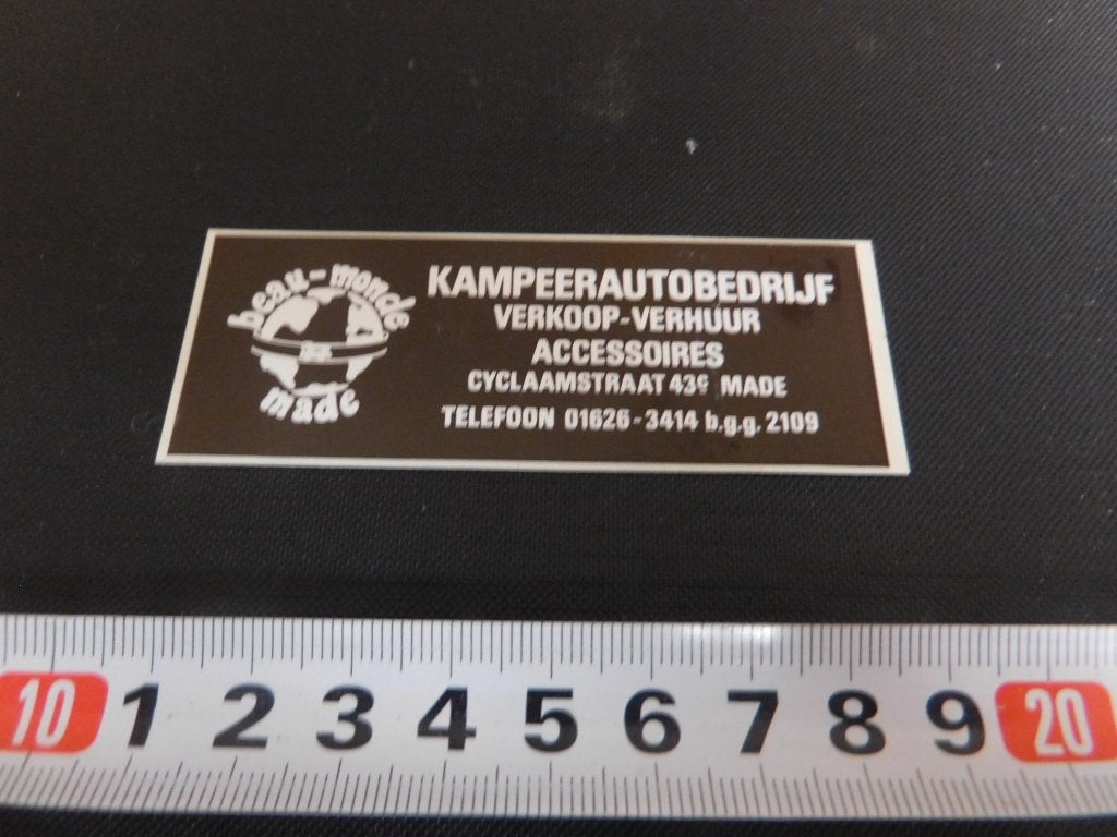 sticker made beau-monde kampeerautobedrijf cyclaamstraat 43c, Ophalen of Verzenden, Zo goed als nieuw