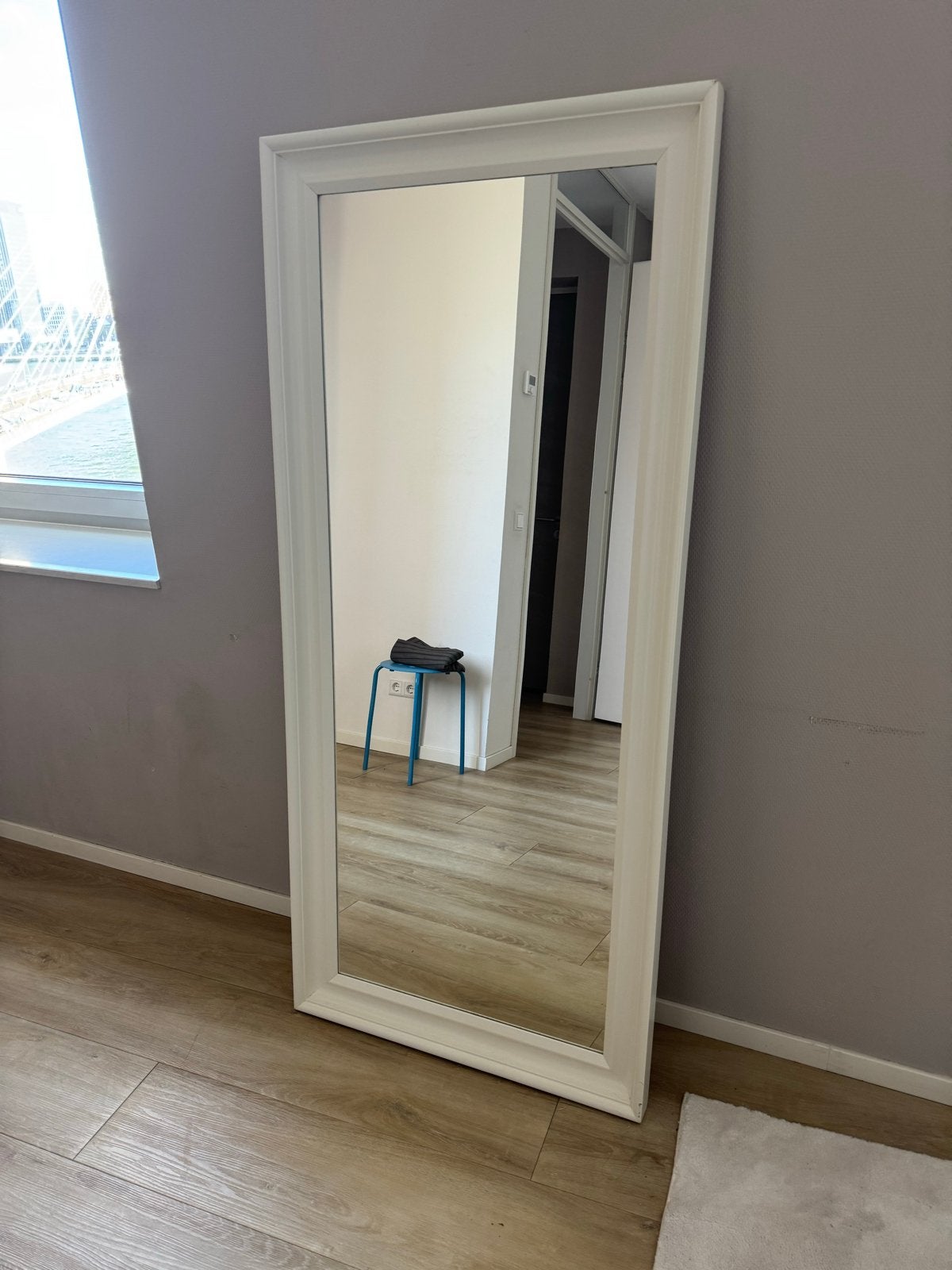 Grote witte passpiegel met houten frame, Ophalen, Zo goed als nieuw, 150 tot 200 cm, Rechthoekig