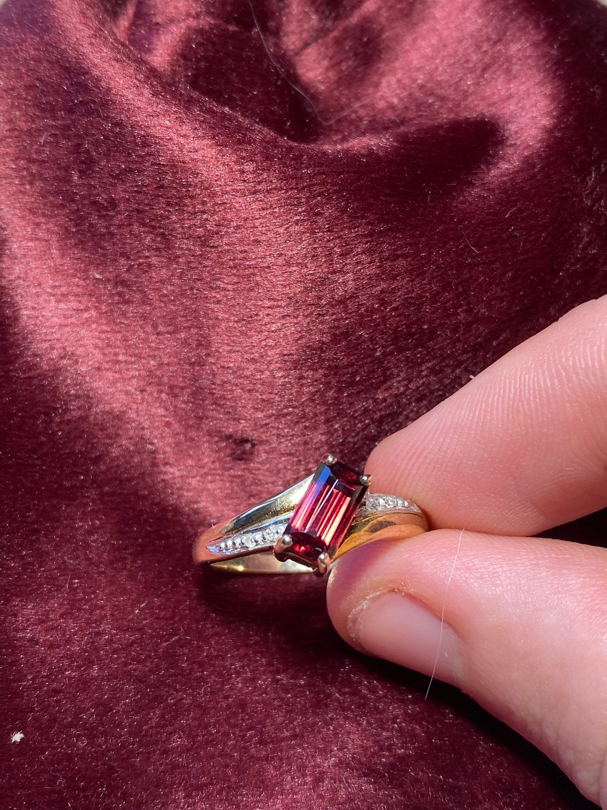 9k gouden ring diamant en edelsteen, Ophalen of Verzenden, Zo goed als nieuw, 17 tot 18, Dame