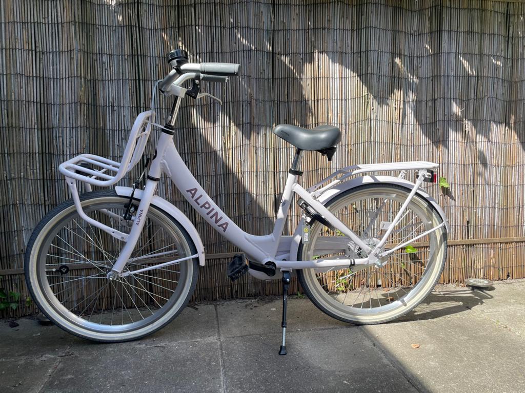 Prachtige Alpina fiets “Frosty Pink” maat 22 inch, Fietsen en Brommers, Fietsen | Meisjes, Ophalen, Terugtraprem, 22 inch, Gebruikt
