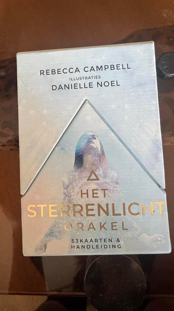 Het Sterrenlicht Orakel - Rebecca Campbell & Danielle Noel, Boeken, Ophalen of Verzenden, Zo goed als nieuw, Spiritualiteit algemeen