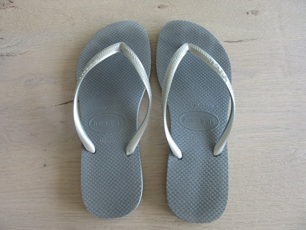 Slippers HAVAIANAS maat 37/38 grijs, Kleding | Dames, Slippers, Ophalen of Verzenden, Grijs, Gedragen