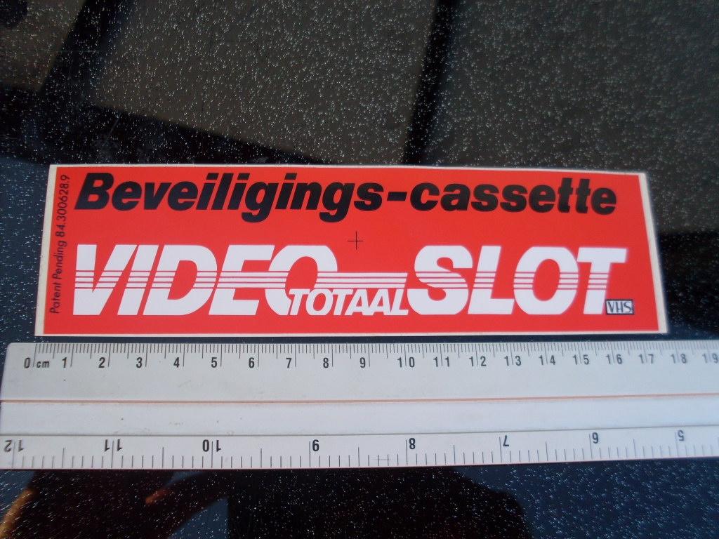 sticker beveiligings-cassette video totaal slot logo vhs, Verzamelen, Stickers, Verzenden, Zo goed als nieuw, Merk