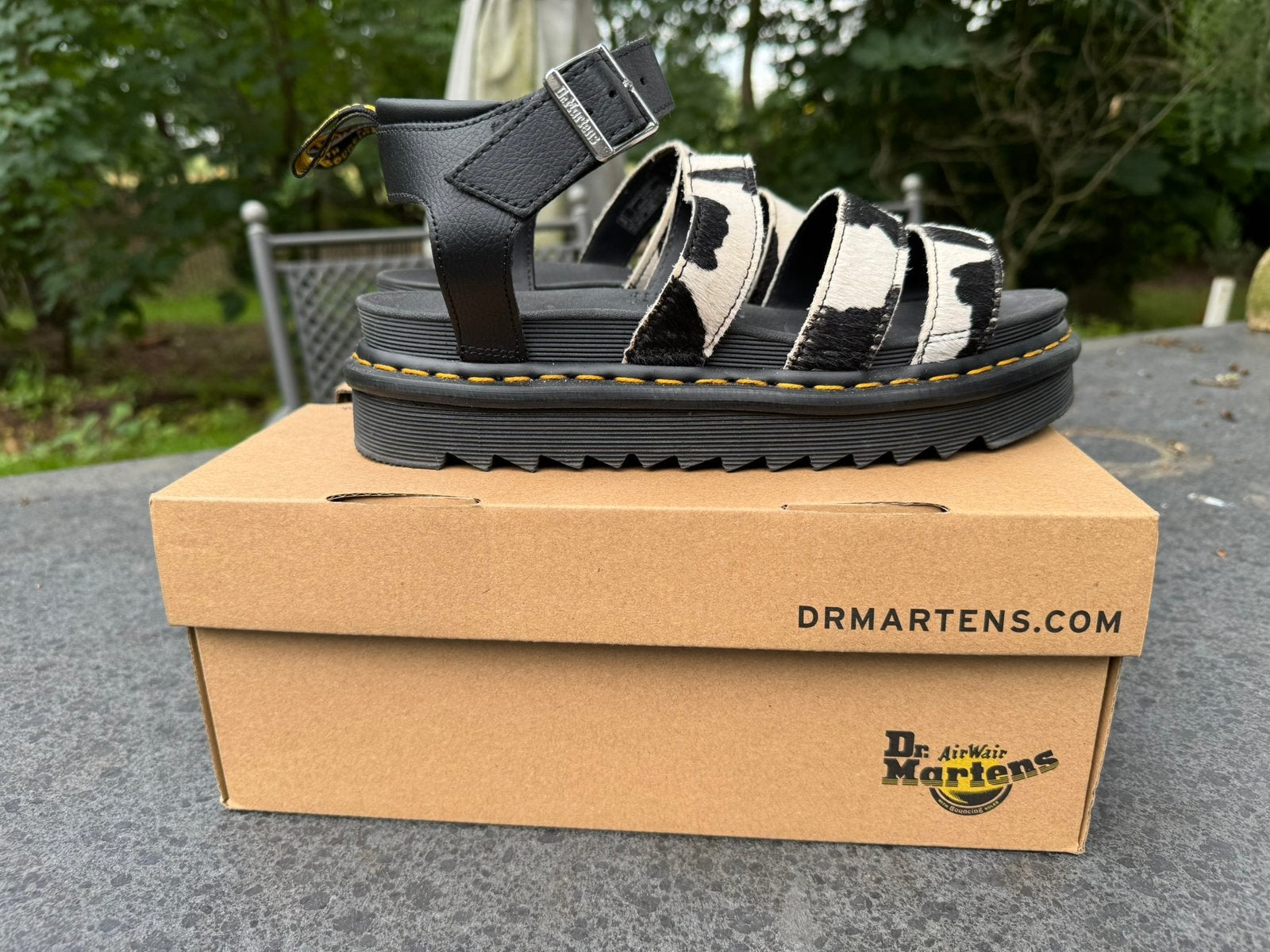 Dr martens zwart en wit sandalen blaire maat 42, Zwart, Zo goed als nieuw, Sandalen of Muiltjes, Ophalen of Verzenden