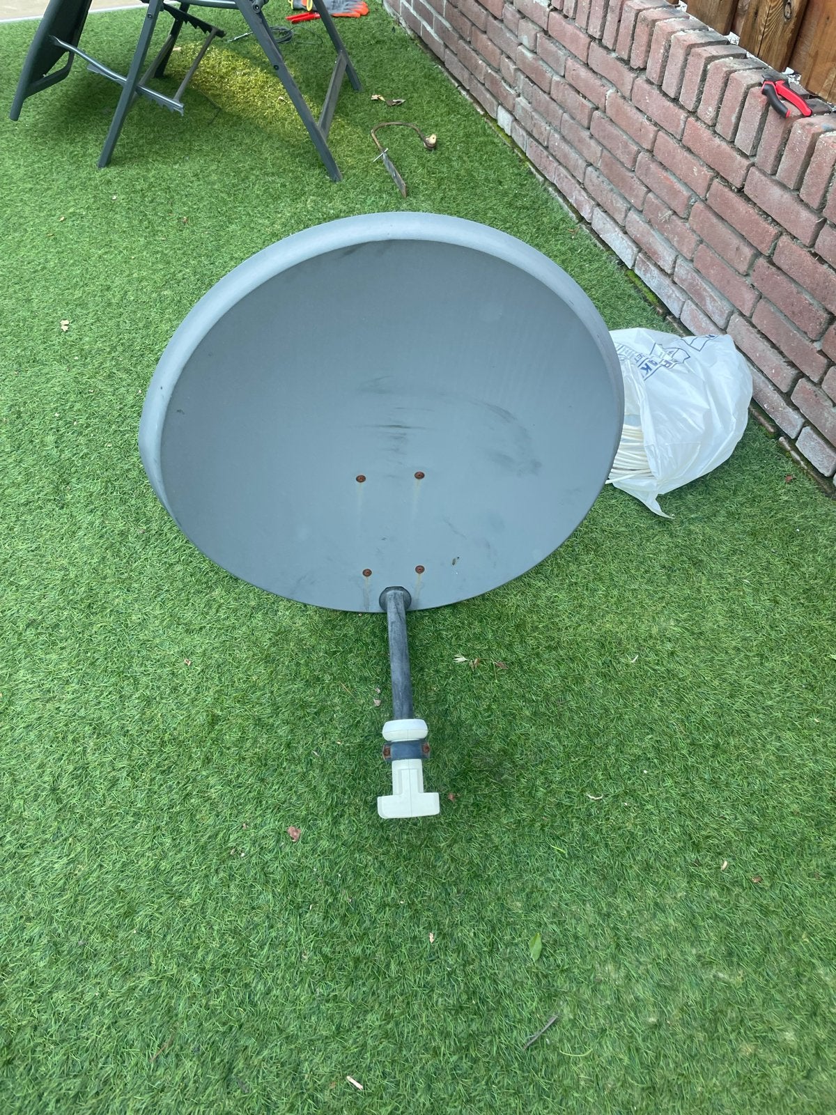 Schotelantenne met bevestiging en kabels, Ophalen, Gebruikt, (Schotel)antenne, Overige merken