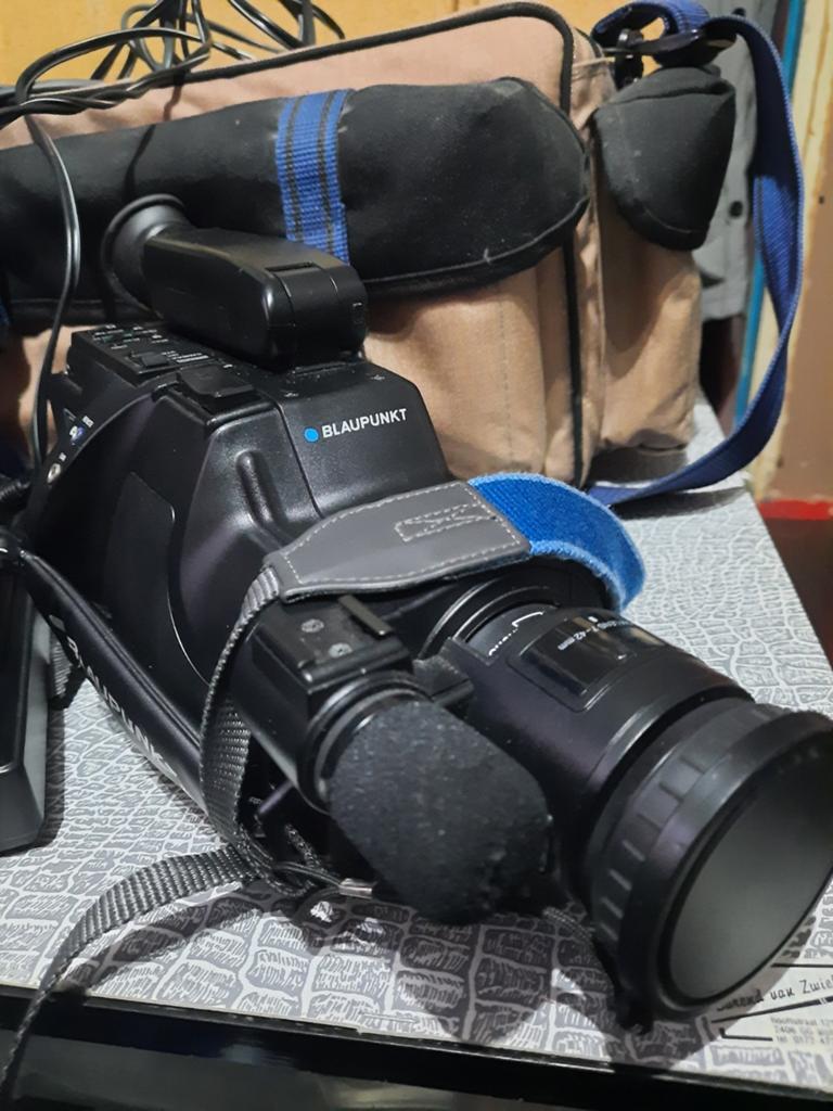 Blaupunkt Videocamera met 3 batterijen en lader, Ophalen of Verzenden, Overige soorten, Overige merken, Minder dan 8x