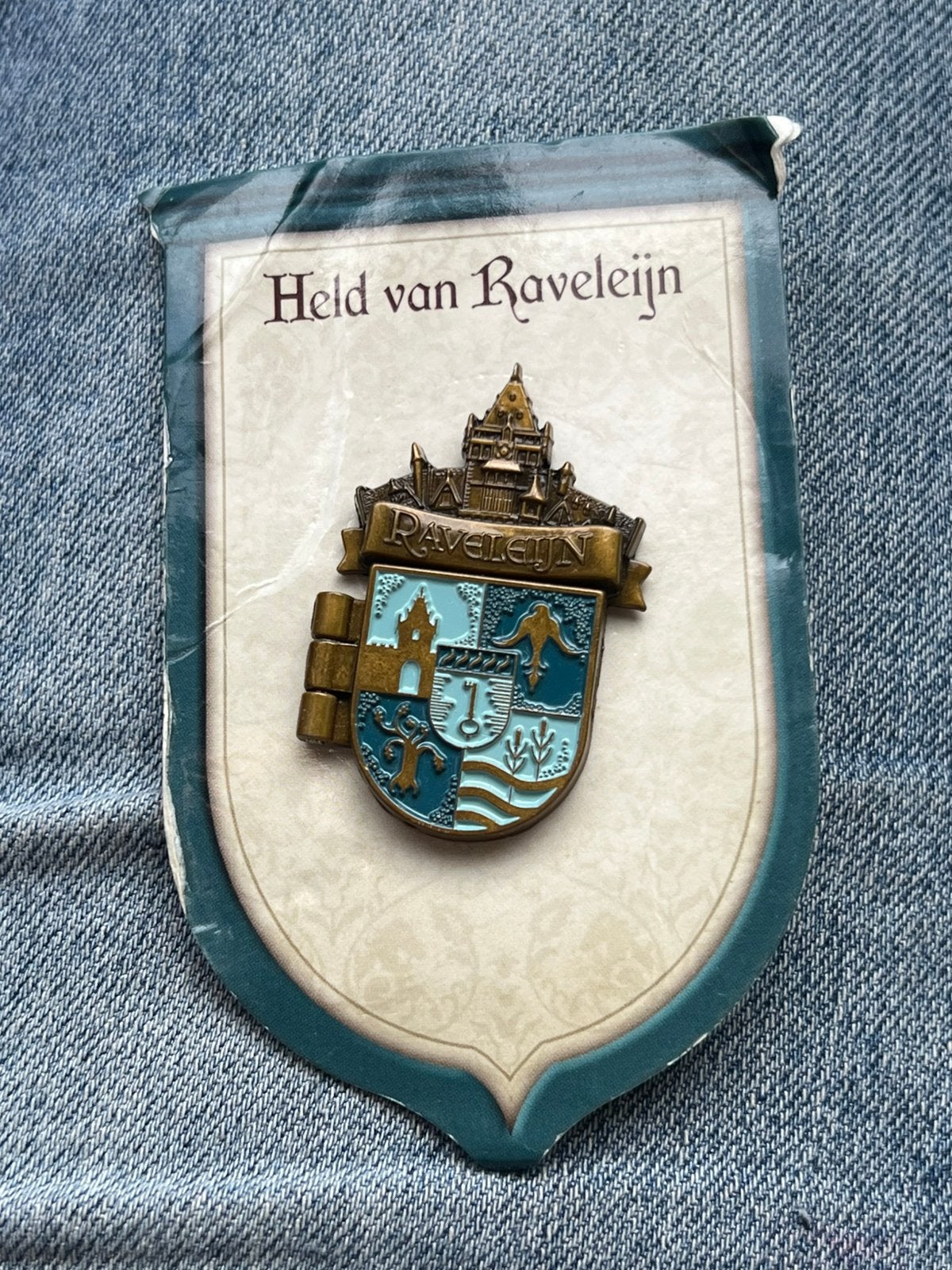 Speldje van de Efteling De Helden van Ravelijn, Ophalen of Verzenden, Zo goed als nieuw, Button of Speldje