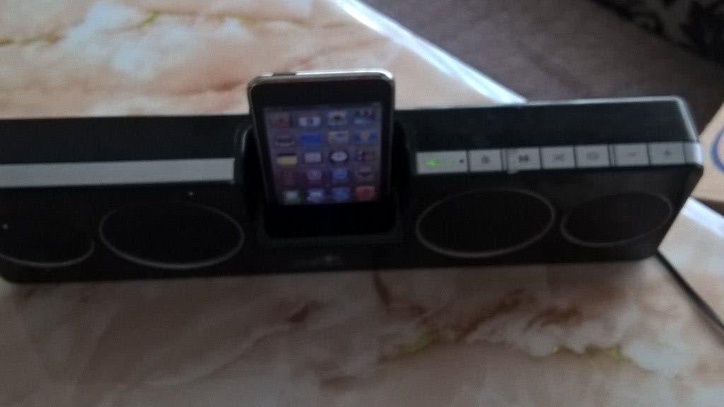 TE koop aangeboden mooi Ipod met speakers.doe gepast bod, Gebruikt, Classic, Met radio, Zwart