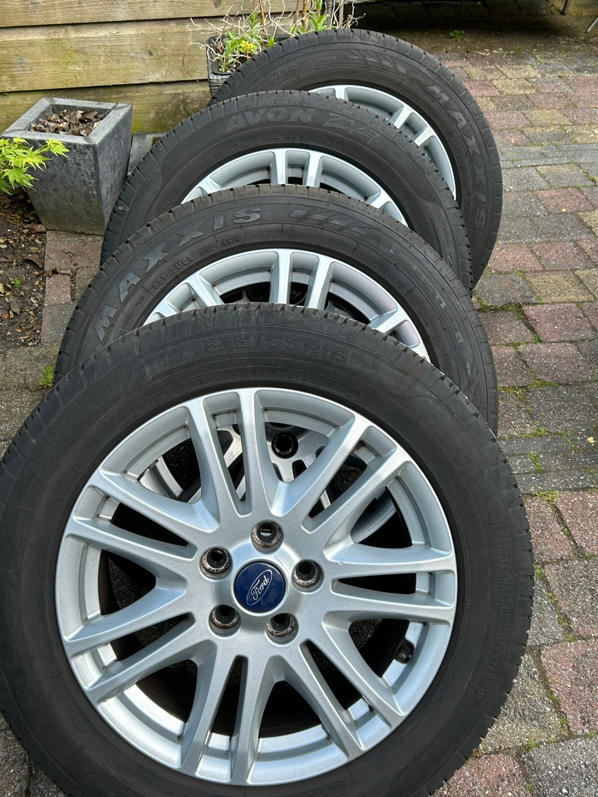 Nette velgen afkomstig van een Ford (C-max), Ophalen, Zomerbanden, Banden en Velgen