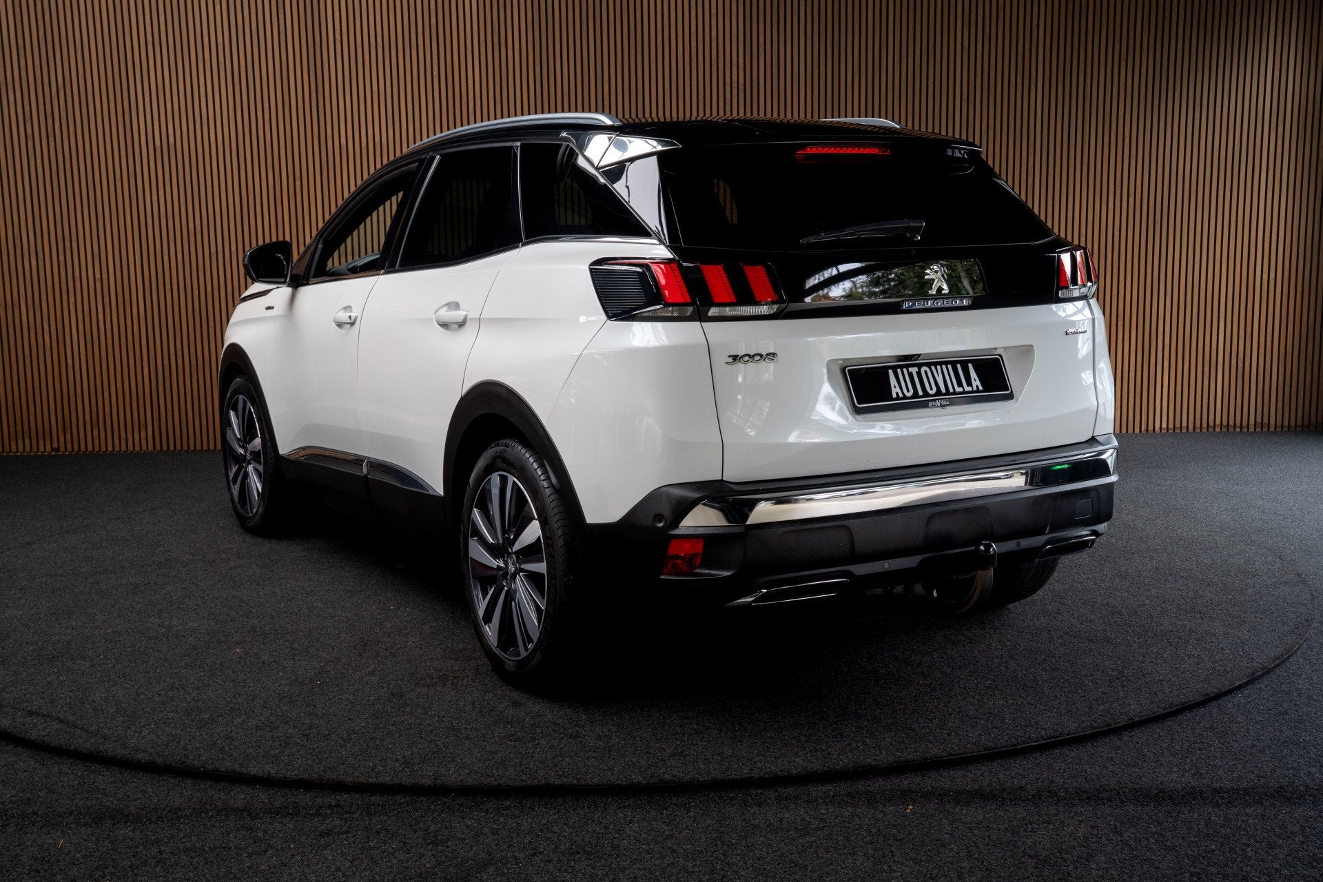 Peugeot 3008 1.2 PureT. GT Line Panodak Navi Camera Climate, Voorwielaandrijving, Dealer onderhouden, Gebruikt, 1199 cc