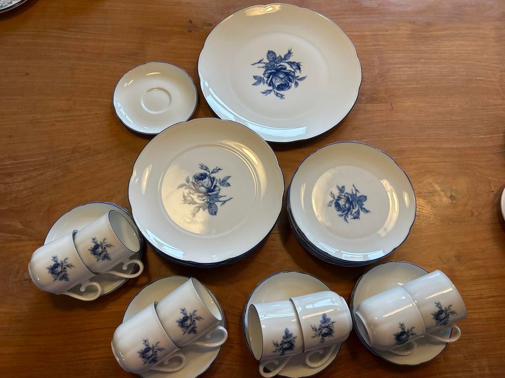Prachtig Blauw Roos Servies - J. Schmann Bavaria, Antiek en Kunst, Antiek | Servies compleet, Ophalen of Verzenden
