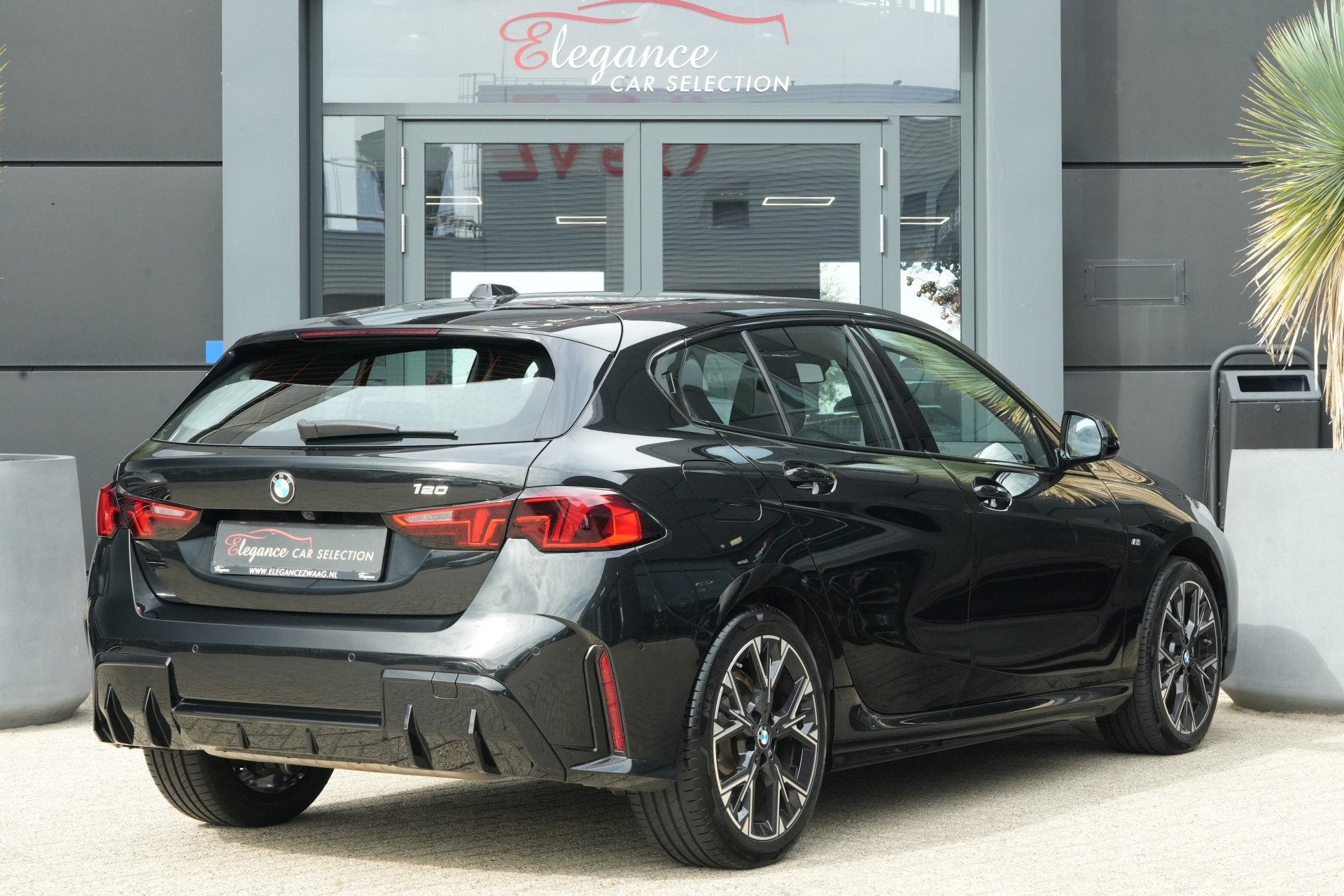 BMW 1-serie 120 M Sport Design | 156 PK | Adaptieve Cruise C, Gebruikt, 156 pk, Leder en Stof, Zwart
