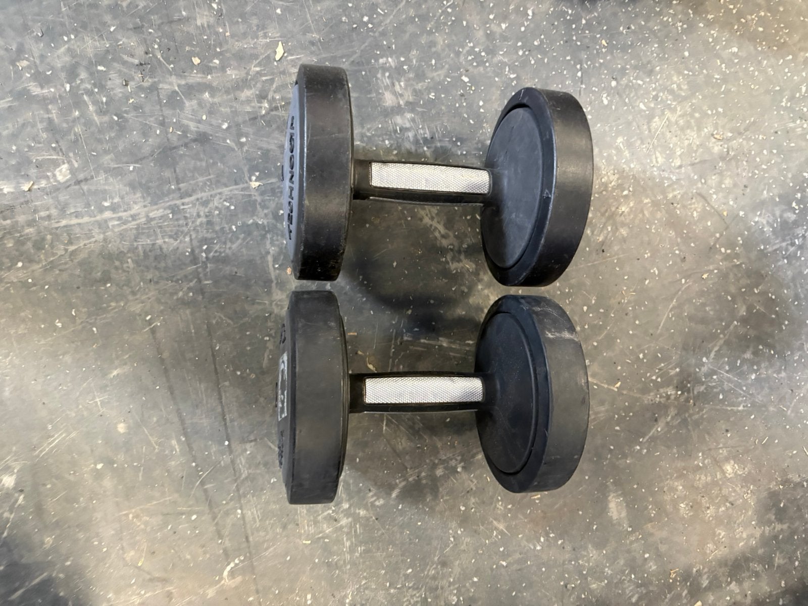 Technogym 1 x 4 en 1 x 6 kg dumbbells, 1 x 4 en 1 x 6 kg, Dumbbells, Ophalen of Verzenden, Gebruikt