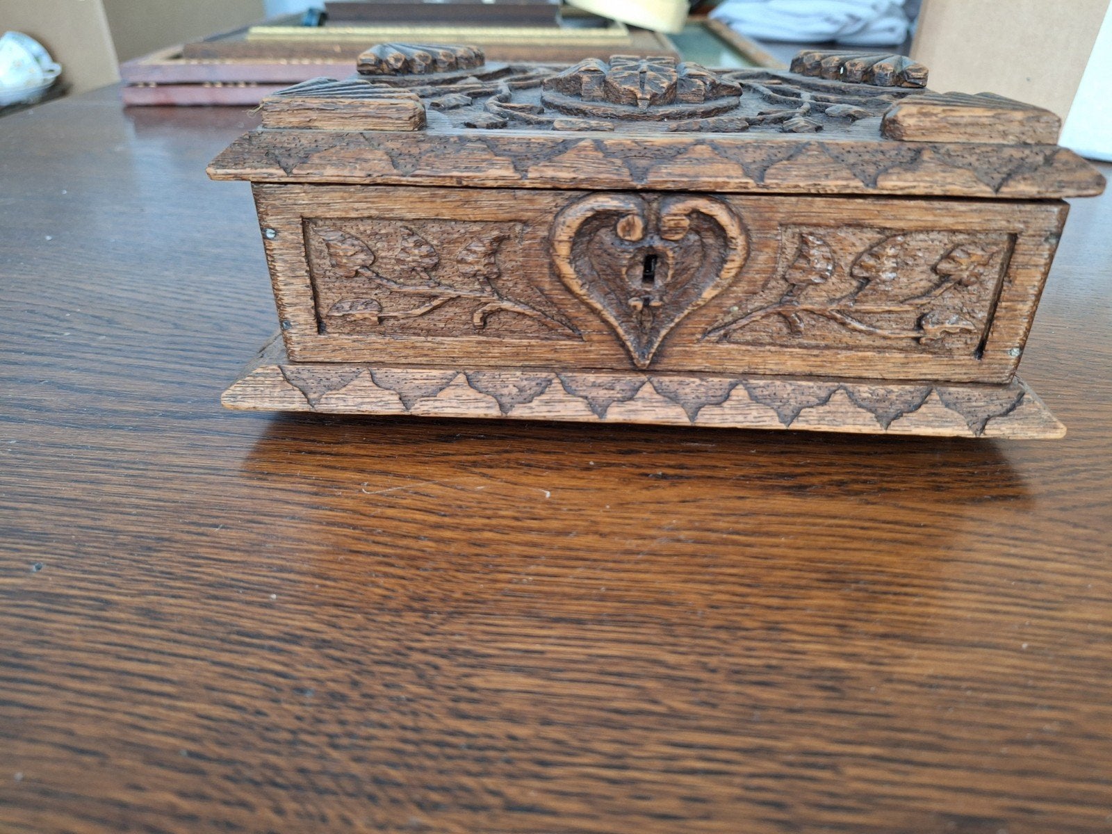 Antieke houten sieradendoos met handgesneden details, Antiek en Kunst, Ophalen of Verzenden