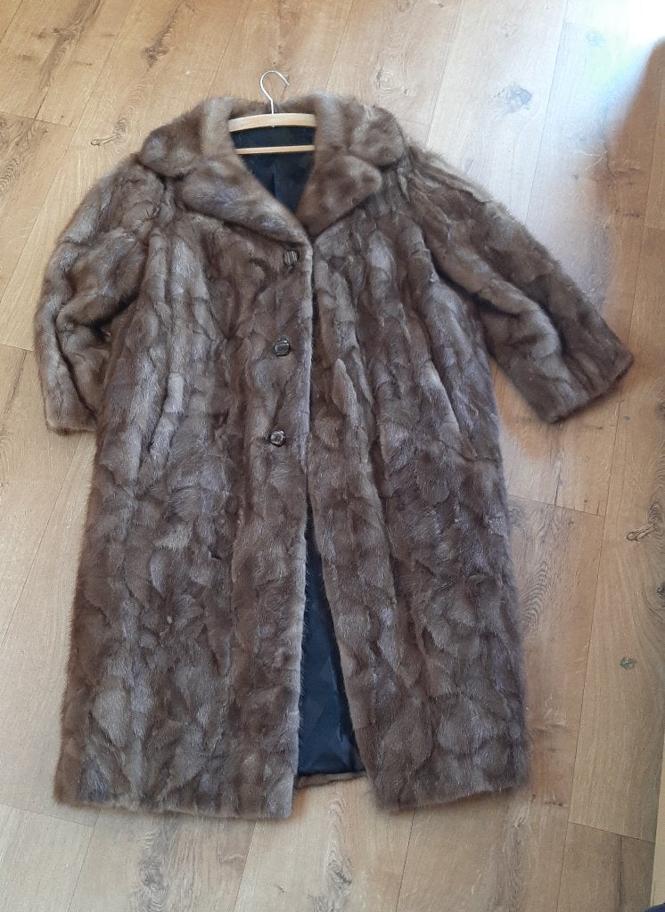 Luxe nerts bontjas lang, Bruin, Maat 42/44 (L), Ophalen of Verzenden, Zo goed als nieuw