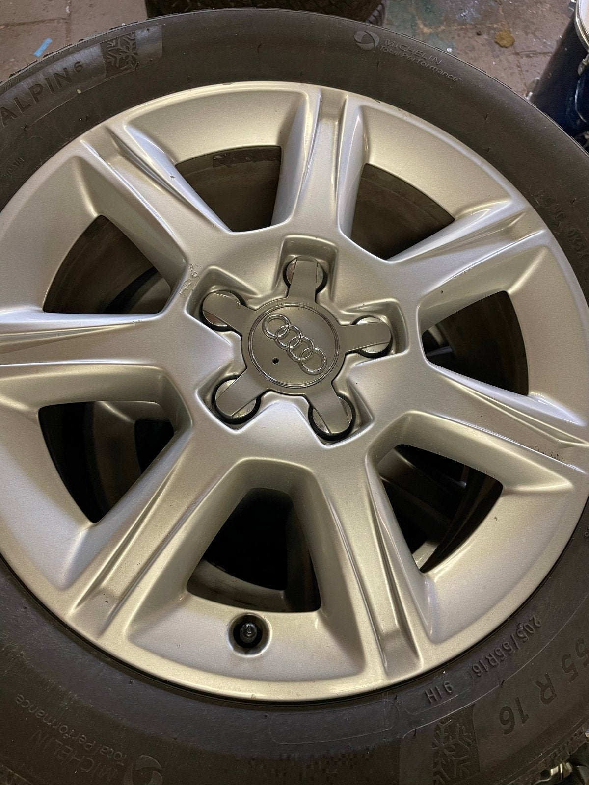 Audi 16 inch Michelin winterbanden, Auto-onderdelen, Ophalen, Gebruikt, 16 inch, Banden en Velgen