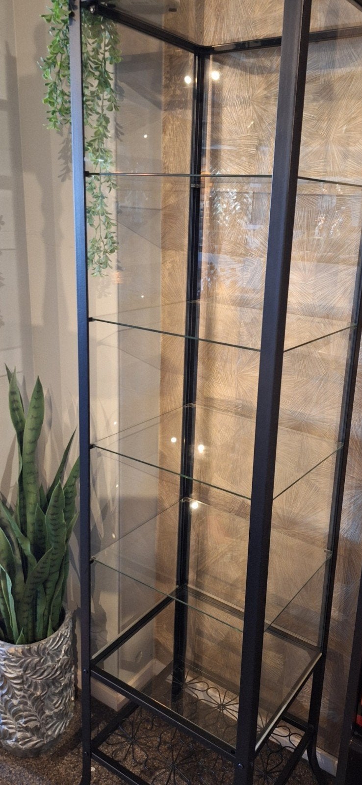IKEA vitrine Kastje zwart 1.80m hoog met glasplaten €30, Ophalen, Met plank(en), 50 tot 100 cm, Zo goed als nieuw