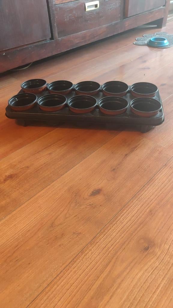 Trays met potjes 10 trays en 100 potjes voor 5 euro., Ophalen, Kunststof, Balkon, Rond