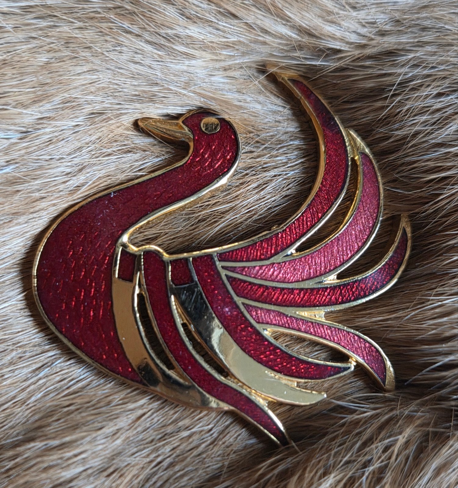 Vintage cloisonné broche zwaan, Ophalen of Verzenden, Gebruikt, Rood, Overige materialen