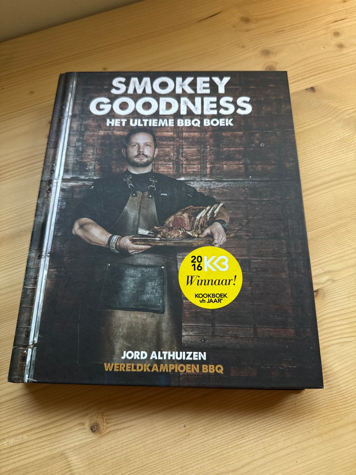 Smokey Goodness - Het Ultieme BBQ Boek van Jort Althuizen, Hoofdgerechten, Ophalen of Verzenden, Zo goed als nieuw, Overige gebieden