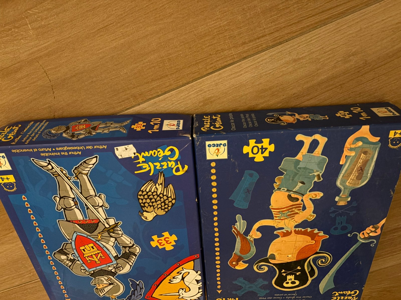 2 Djeco Reuzenpuzzels: Ridder en Piraat (4+), Kinderen en Baby's, Ophalen of Verzenden, 10 tot 50 stukjes, Gebruikt, 4 tot 6 jaar