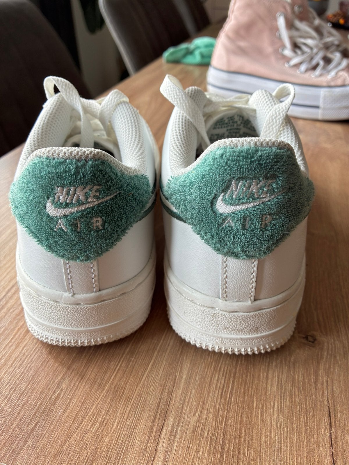 Nike Air schoenen | groen-wit | 36,5, Kleding | Dames, Ophalen, Zo goed als nieuw, Groen, Sneakers of Gympen
