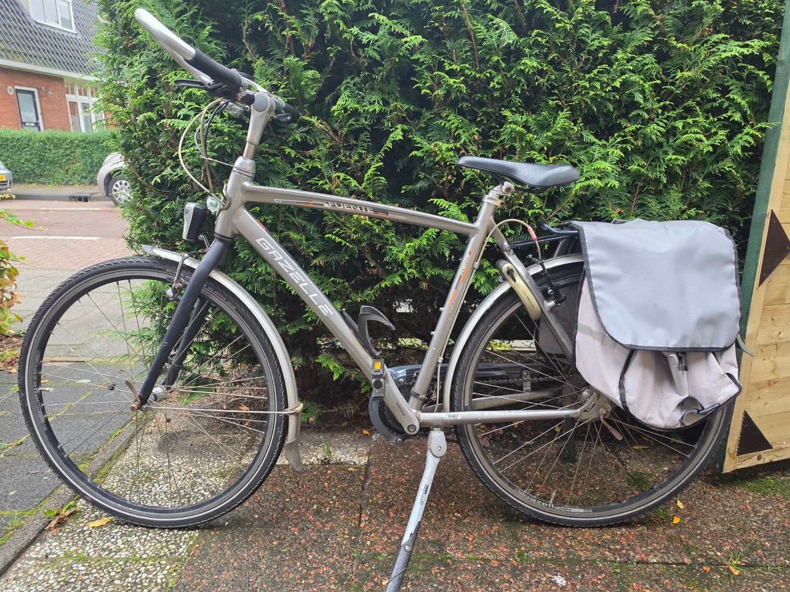 Gazelle fiets met fietstassen - Gebruikt Gazelle fuente, Ophalen, Velgrem, Versnellingen, Gazelle