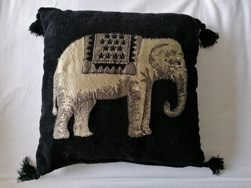 Indiaas kussen met gouden olifant, Ophalen of Verzenden, Gebruikt, Zwart, Vierkant
