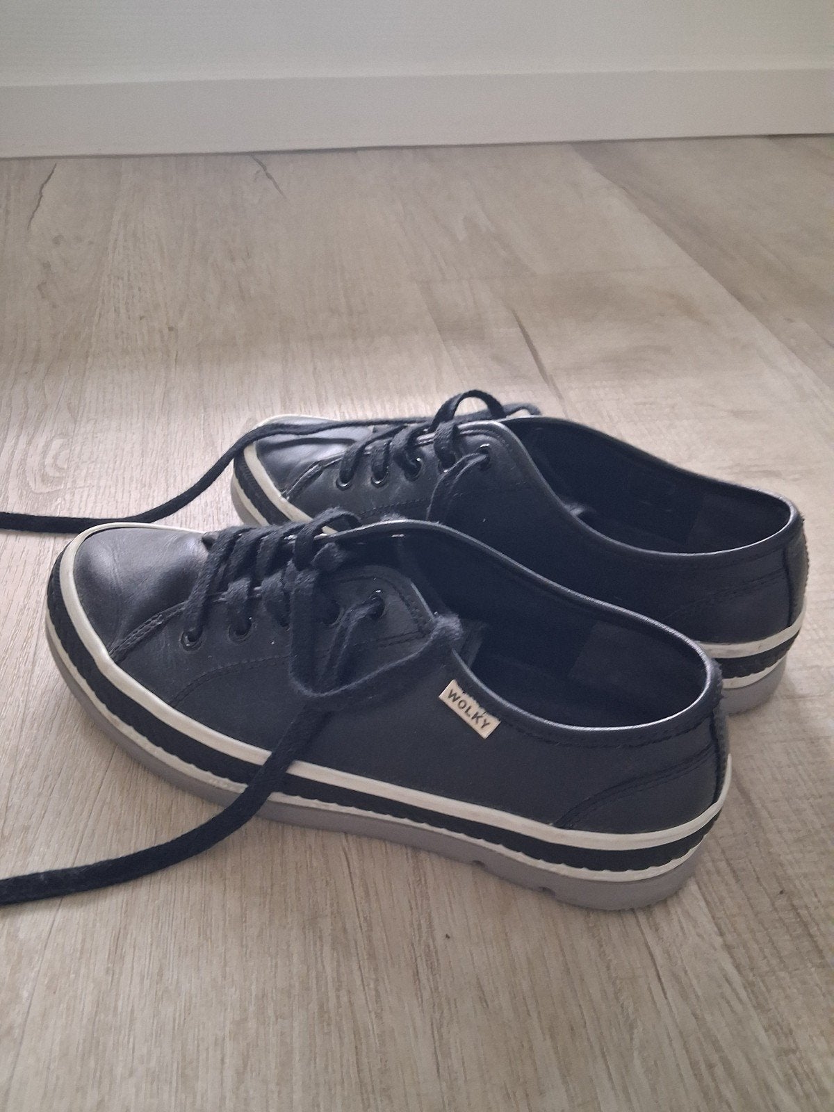 Wolky schoenen maat 39, zwart - weinig gedragen, Ophalen, Wolky, Zwart, Sneakers of Gympen