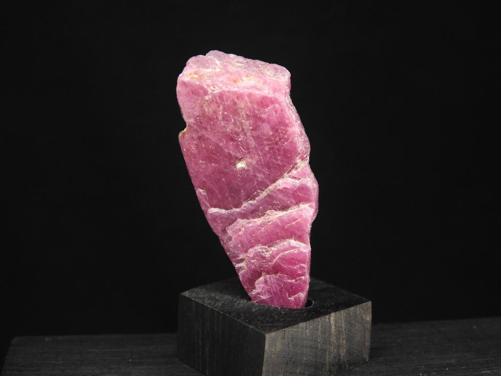 Robijn (+ sokkel), Verzamelen, Mineralen en Fossielen, Ophalen of Verzenden