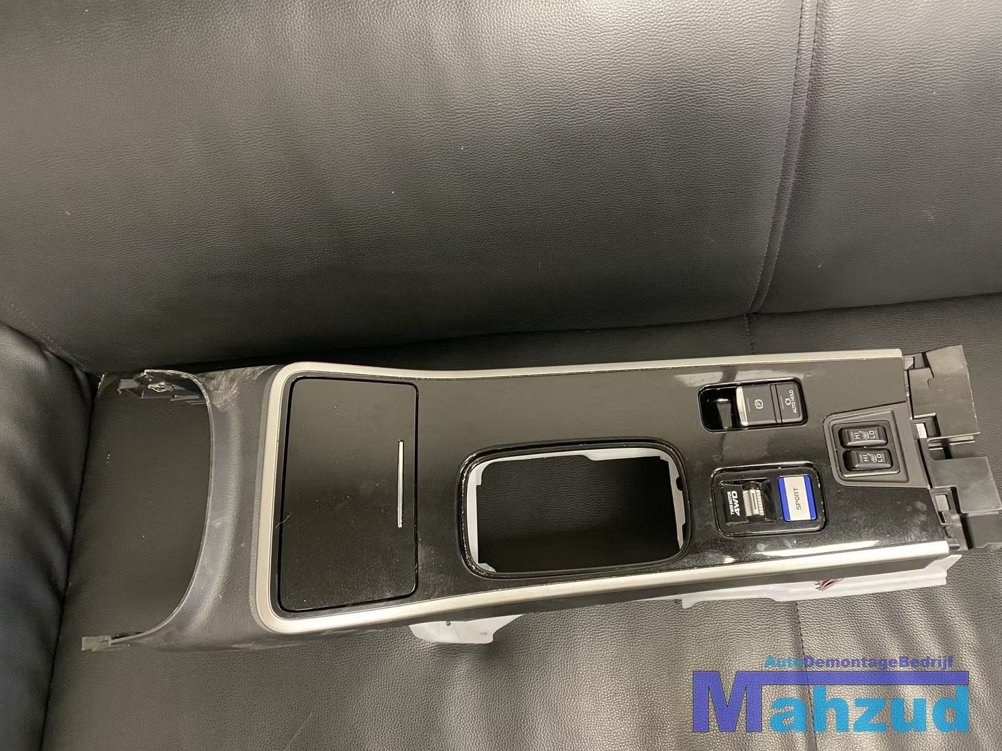 MITSUBISHI OUTLANDER PHEV Middenconsole bekerhouder 2015+, Info@mitsubishi-motors.com, Gebruikt, Mitsubishi Motors Corporation