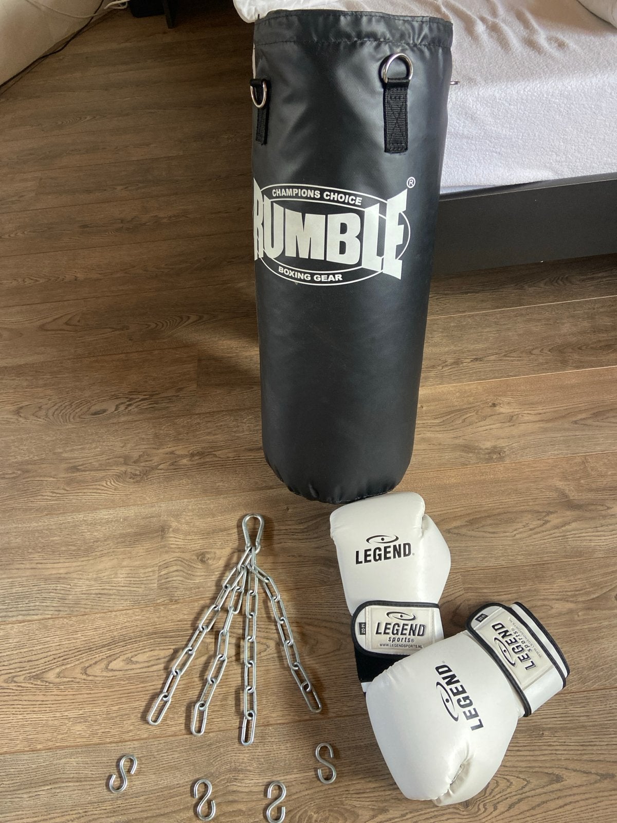 Bokszak Rumble met Legend bokshandschoenen en ketting, Ophalen of Verzenden, Zo goed als nieuw, Bokszak