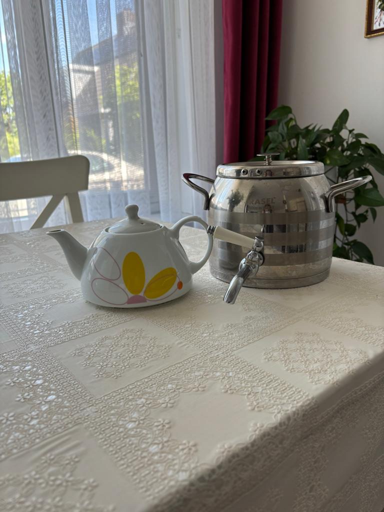 Mooie indicatie waterkoker met theepot, 1 tot 2 liter, Ophalen of Verzenden, Gebruikt, Rvs