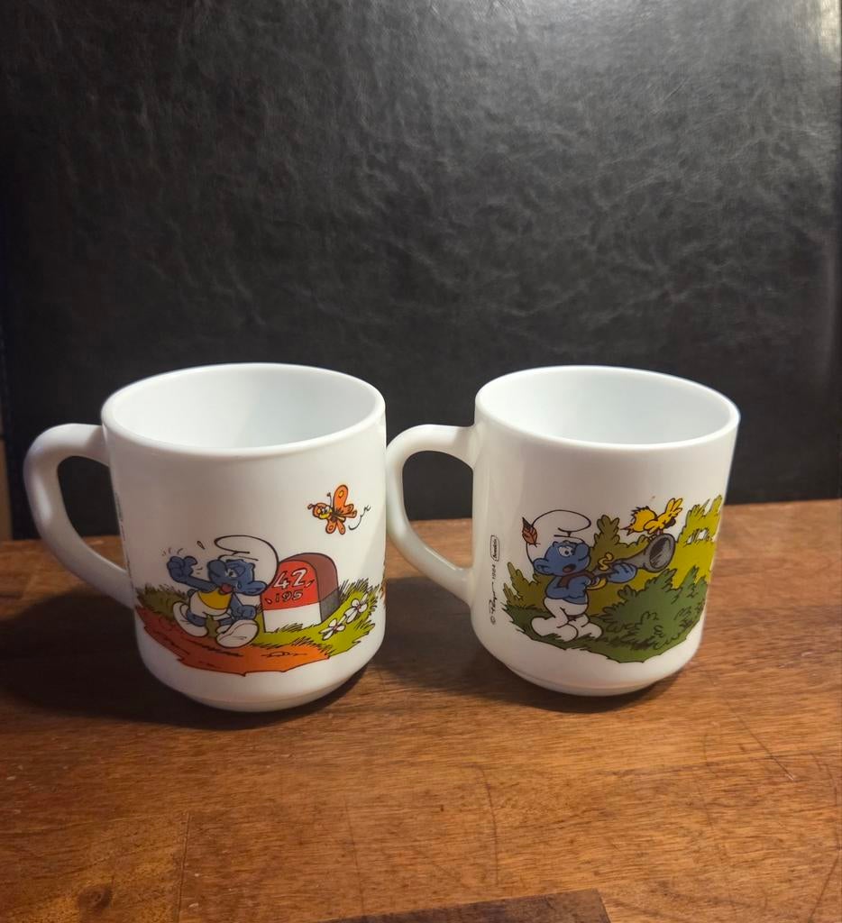Smurfen Mok Arcopal France, Peyo 1984 - 2 stuks, Verzamelen, Ophalen of Verzenden, Nieuw, Verschillende Smurfen, Gebruiksvoorwerp