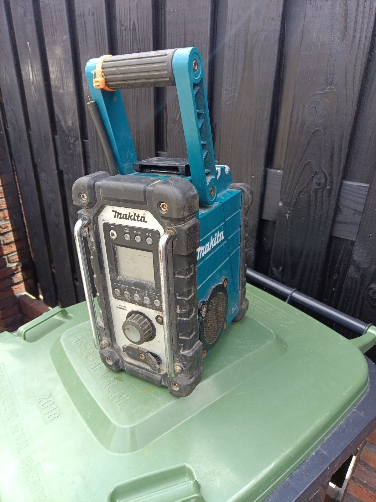 Makita bouwradio - defect, Ophalen, Niet werkend, Bouwradio