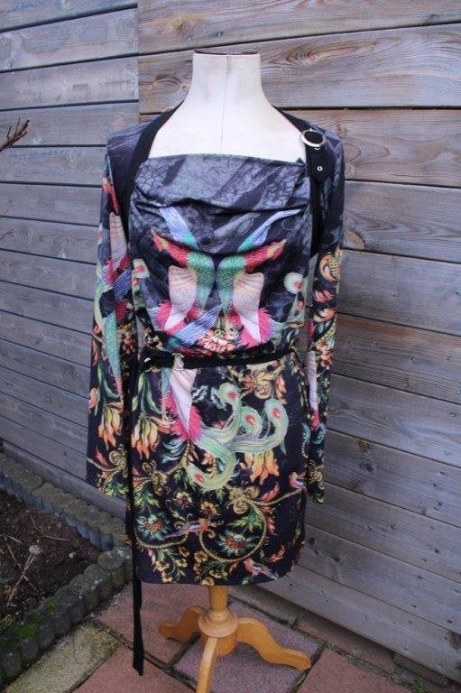 Jurk zwart/ kleur Etoile du monde mt 4 (M) VAste prijs, Kleding | Dames, Jurken, Maat 38/40 (M), Ophalen of Verzenden, Zo goed als nieuw